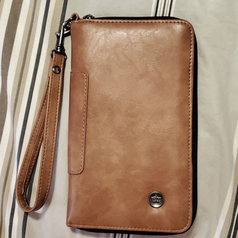 NWOT PKG Travel Clutch Wallet (Victoria)